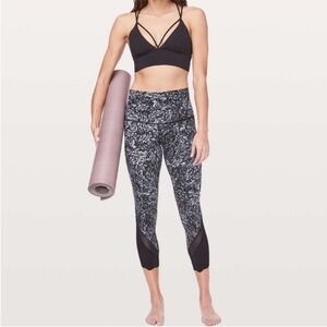 Lululemon Wunder Under Crop II Scallop Achromatize Ice Grey Black